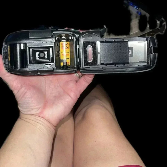 1992 Kodak Cameo Motor Drive Black 35mm Built-In Flash - Picture 4 of 4